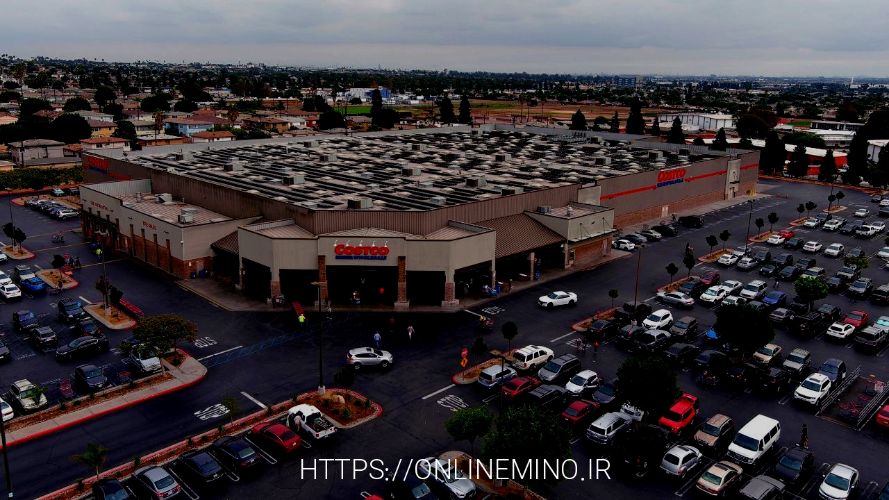 پنل های خورشیدی روی پشت بام فروشگاه Costco در اینگلوود، کالیفرنیا، در سال 2021. Costco به CNN گفت: فروشگاه های 95 در ایالات متحده دارای تاسیسات خورشیدی روی پشت بام هستند.