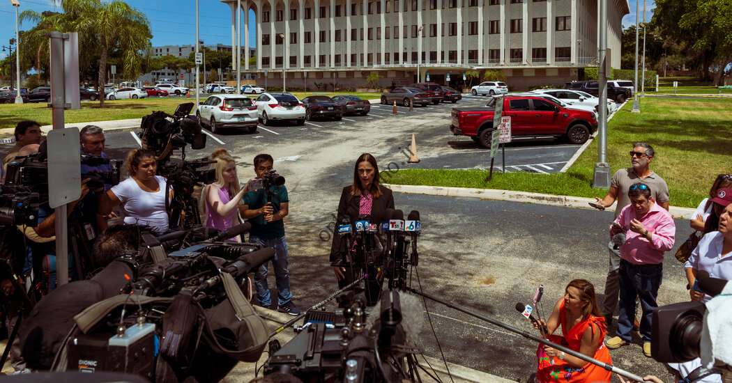 قاضی می گوید سوگندنامه مهر و موم شده در جستجوی ترامپ باید اصلاح شود